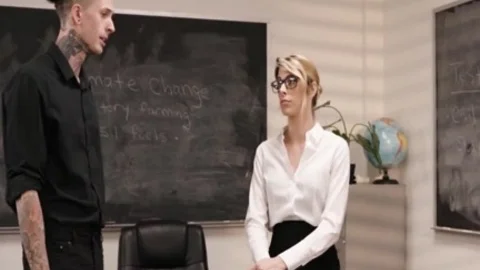 TBabe Casey Kisses Enjoys When Her Assistant Rammed His arsehole