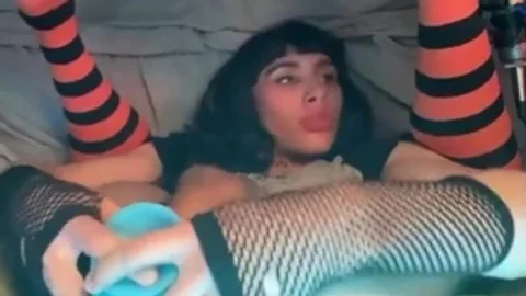 large dong Trans beauty Jerks And Selfsucks On cam
